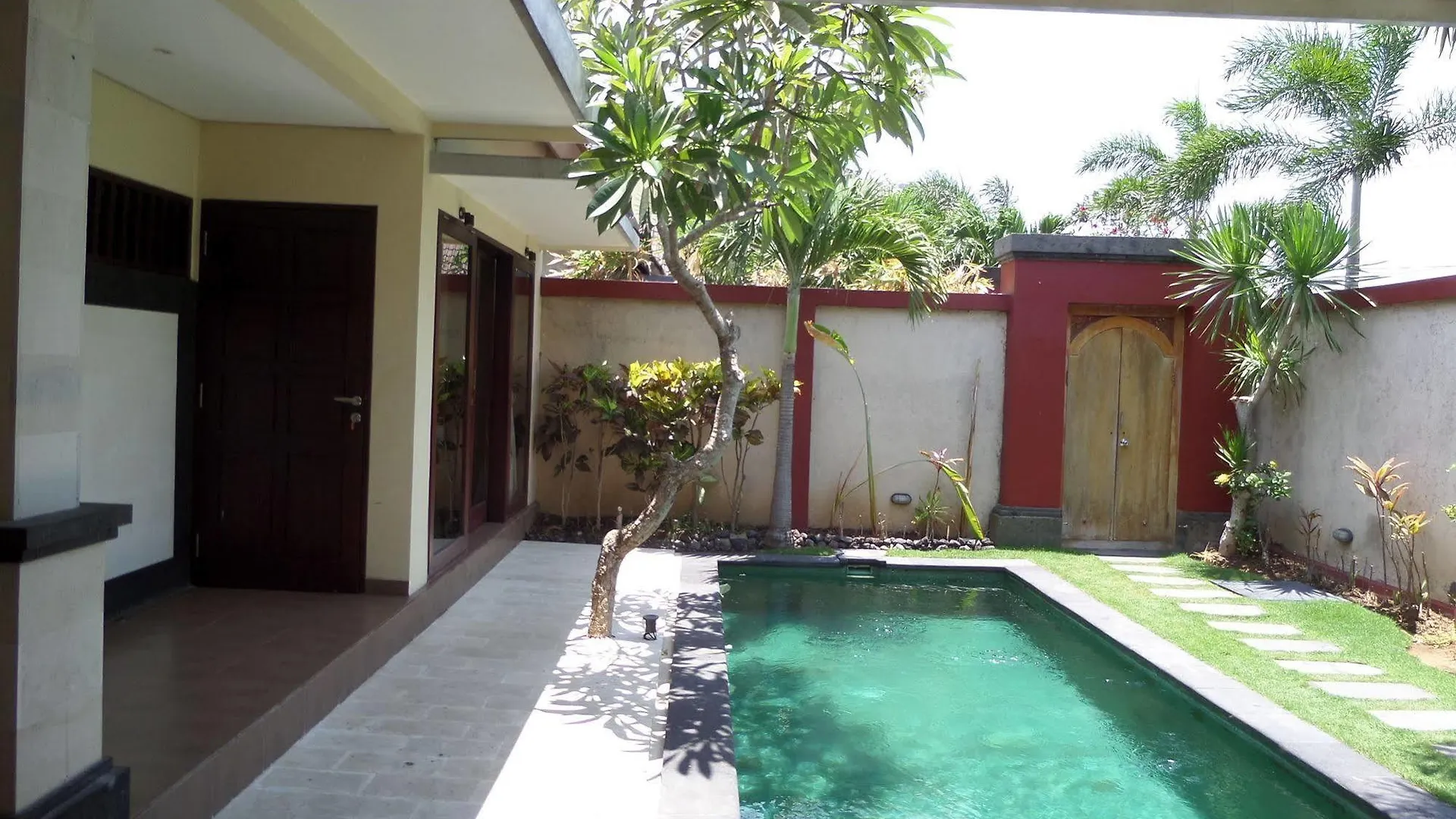 The Lavana Villa Tanjung Lima Legian 0*,  Indonezja